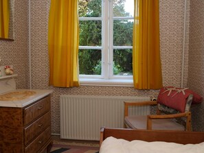2 bedrooms, individually furnished, cribs/infant beds