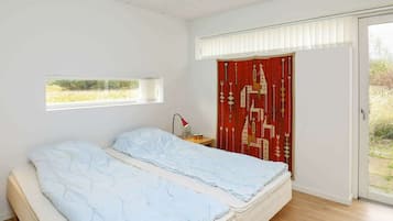 3 bedrooms, individually furnished, cots/infant beds