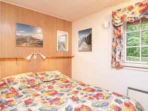3 bedrooms, cots/infant beds