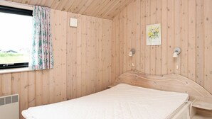 4 bedrooms, cots/infant beds - Luring Holiday Home in Frøstrup With Sauna (Frøstrup)