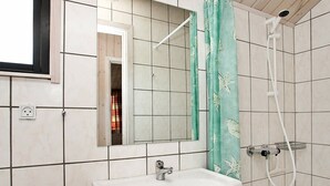 Bathroom - Luring Holiday Home in Frøstrup With Sauna (Frøstrup)