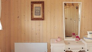 Room - Premium Home in Hemmet With Whirlpool (Hemmet)