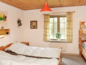 1 bedroom, cribs/infant beds
