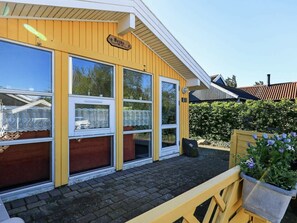 Balcony - Pleasing Holiday Home in Esbjerg near Sea (Esbjerg)