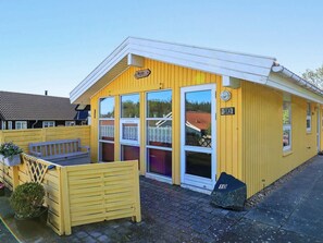 Exterior - Pleasing Holiday Home in Esbjerg near Sea (Esbjerg)