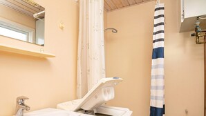 Bathroom - Pleasant Holiday Home in Rødby With Roofed Terrace (Rodby)