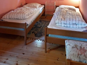 2 bedrooms, cribs/infant beds