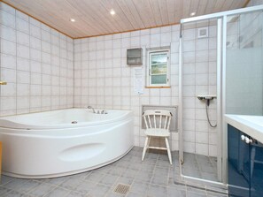 House | Bilik Mandi