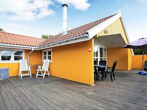 Outdoor dining - 6 Person Holiday Home in Hemmet (Hemmet)
