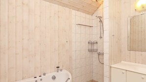 Spa treatment - Spacious Holiday Home in Jutland With Whirlpool (Farso)