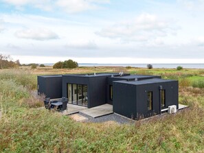 Exterior - Quaint Holiday Home in Ørsted With Relaxing Whirlpool (Ørsted)