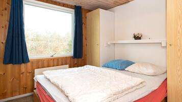 3 bedrooms, cots/infant beds