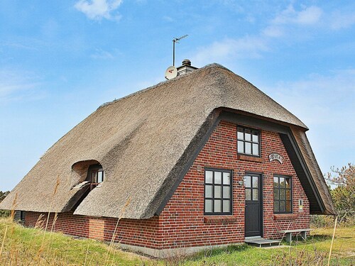Cozy Holiday Home With Roofed Terrace in Hvide Sande