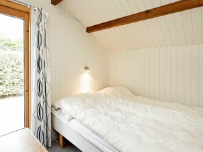 3 bedrooms, cribs/infant beds