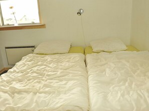 4 bedrooms, cribs/infant beds