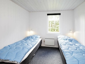 2 bedrooms, cribs/infant beds