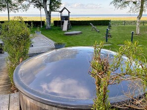 House | Outdoor spa tub