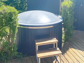 A cylindrical outdoor structure with a flat top, a wooden platform, and a metal ladder. - 4 Star Holiday Home in Hadsund (Hadsund)