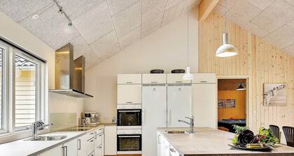 Spacious Holiday Home in Glesborg near Ocean