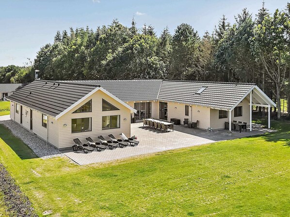 House | Exterior - Spacious Holiday Home in Glesborg near Ocean (Glesborg)