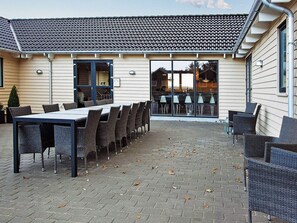 House | Outdoor dining