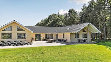 ุงูู
ูุดุฃุฉ ู
ู ุงูุฎุงุฑุฌ