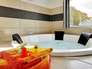 House | Spa treatment - Spacious Holiday Home in Glesborg near Ocean (Glesborg)