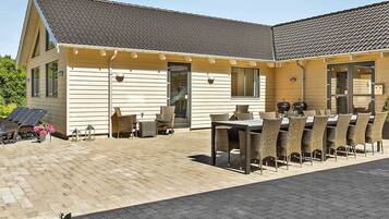 House | Outdoor dining