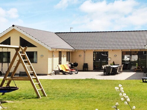Spacious Holiday Home in Glesborg near Ocean