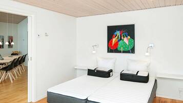 3 bedrooms, cots/infant beds
