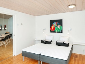 3 bedrooms, cribs/infant beds