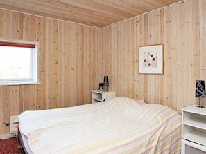 3 bedrooms, cribs/infant beds