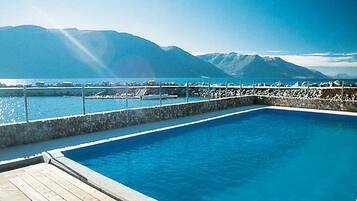 Apartment | Pool | Outdoor pool