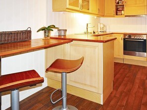 Private kitchen - Holiday Home in Austrheim (Austrheim)