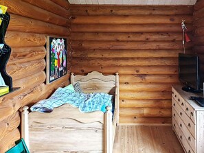 3 bedrooms, cribs/infant beds