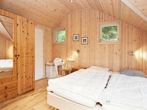 3 bedrooms, cribs/infant beds