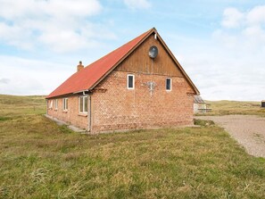 Exterior - Spacious Holiday Home in Jutland near North Sea Beach (Harboore)