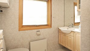 Bathroom - Cozy Holiday Home in Thisted Jutland near Beach (Thisted)