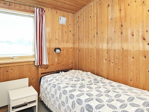 3 bedrooms, cribs/infant beds