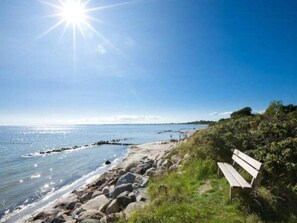 Hus | Utsikt mot vann