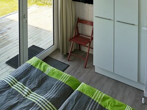 2 bedrooms, bed sheets