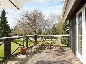 Balcony - Charming Holiday Home in Gilleleje Near Ocean (Gilleleje)