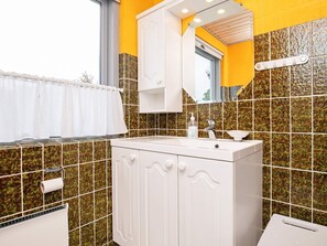 Bathroom - Inviting Holiday Home in Roslev Near Limfjorden (Roslev)