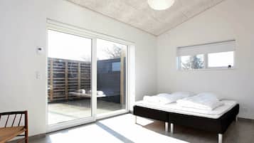 4 bedrooms, cots/infant beds