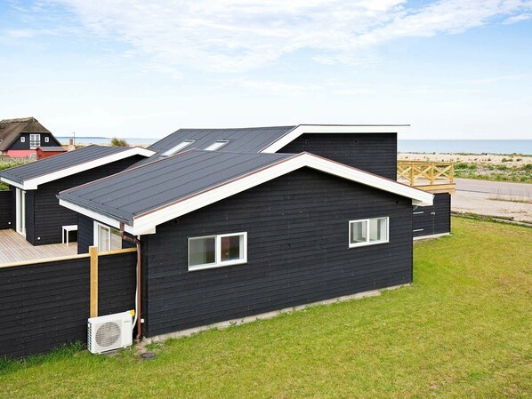 Exterior - Modern Holiday Home in Hundested Near the Ocean (Hundested)