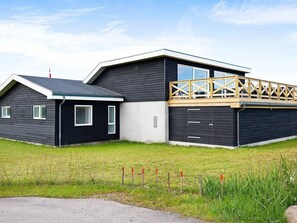 Exterior - Modern Holiday Home in Hundested Near the Ocean (Hundested)