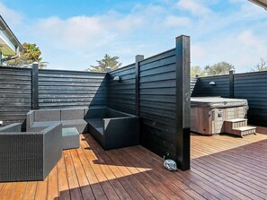 Balcony - Modern Holiday Home in Hundested Near the Ocean (Hundested)