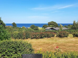 House | Water view - Rustic Holiday Home in Augustenborg near Sea (Augustenborg)