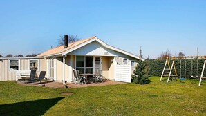 Unclassified image, 2 of 14, button - Rustic Holiday Home in Hadsund With Garden (Hadsund)