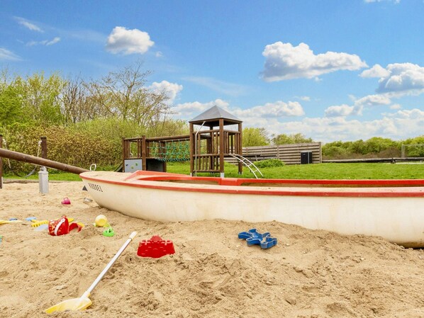 House | Children's area - 6 Person Holiday Home in Vestervig-by Traum (Vestervig)